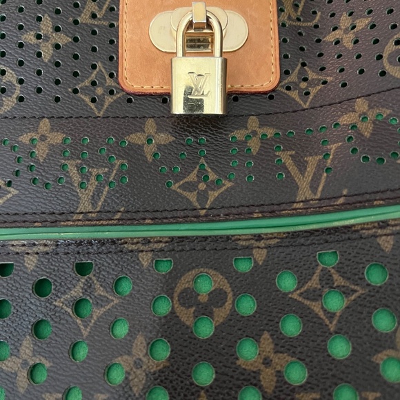 Louis Vuitton Green Interior Monogram Crossbody - Picture 4 of 10